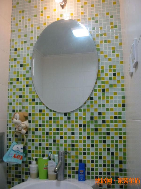 巧利用衛生間的鏡子增添寬敞感