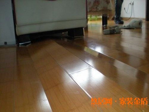 導致木地板起拱的原因1