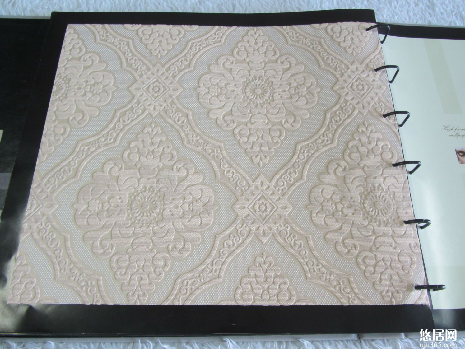 普通墻紙和發(fā)泡墻紙有哪些區(qū)別？